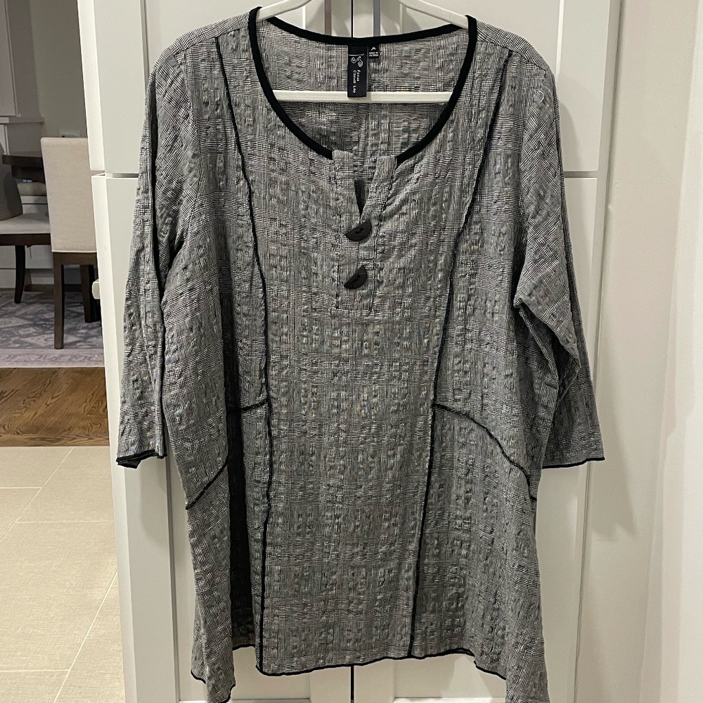 Gray & Black 3/4 Length Sleeve Focus Casual Life Brand Tunic